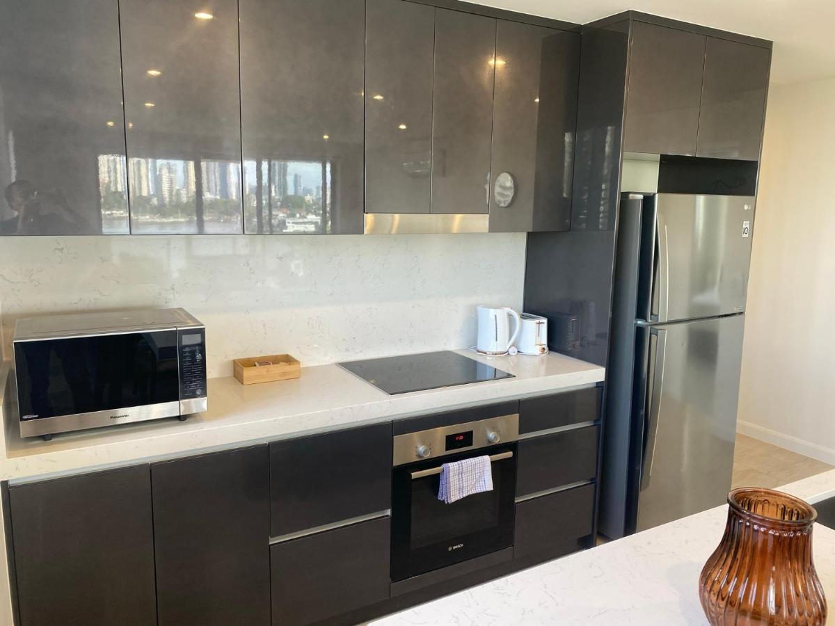 Serenity Surfers Paradise Gold Coast Exterior photo
